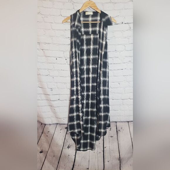 Icing Black and White Sleeveless Jacket - Picture 1 of 5